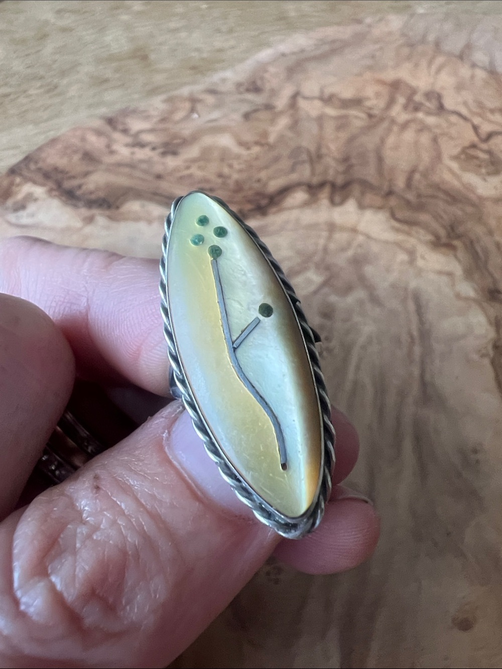 Handmade Yellow Mother-of-Pearl Flower Accent Ring size 5. dainty unsigned vinta